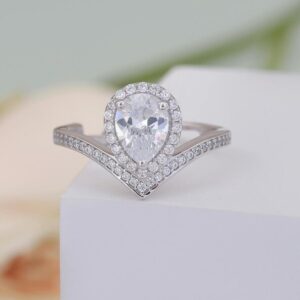 Latest Traditional Collections Cubic Zirconia Classic Cocktail Ring for Women